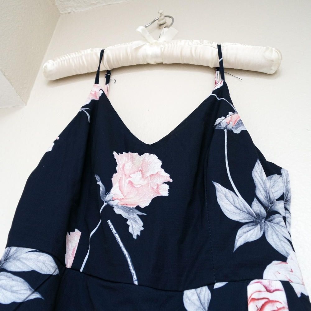 Floral Midi-Dress / Wrap-Around Style - Picture 7 of 8